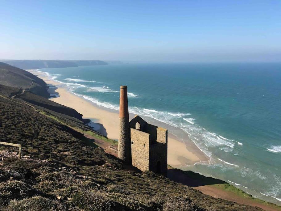 St Agnes Perfect Location, Hot Tub, Sea Views, Gym Apartment Bagian luar foto
