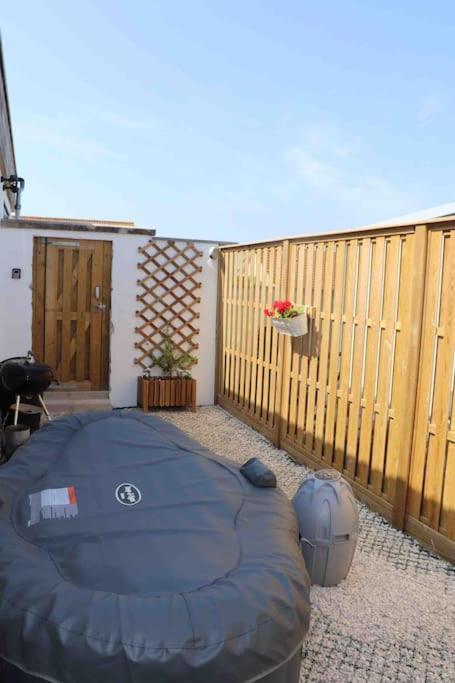 St Agnes Perfect Location, Hot Tub, Sea Views, Gym Apartment Bagian luar foto
