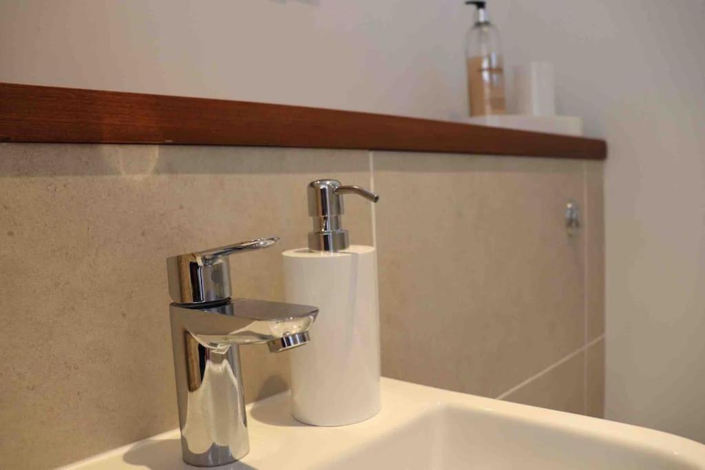 St Agnes Perfect Location, Hot Tub, Sea Views, Gym Apartment Bagian luar foto